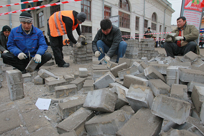 Названа новая причина бесконечной смены плитки в Москве